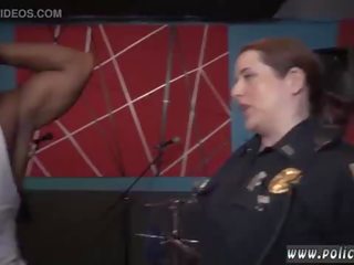 Lezbické polícia dôstojník a angell leta polícia skupinové trtkanie surový video
