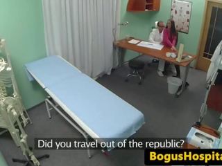 Amateur hôpital déesse cockriding son surgeon