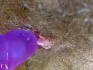 Coniglietta vibratore test masturbazione pov avvicinamento erected grande clitoride bagnato orgasmo pelosa fica
